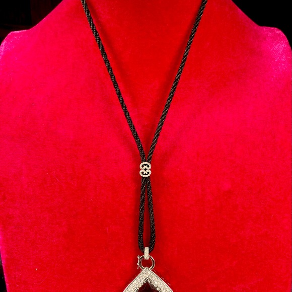 FIVE NECKLACES IN ONE - Picture 15 of 15